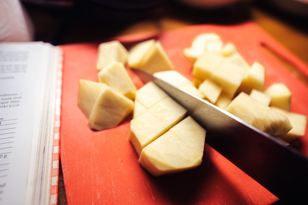 cutting celery root for lapskaus