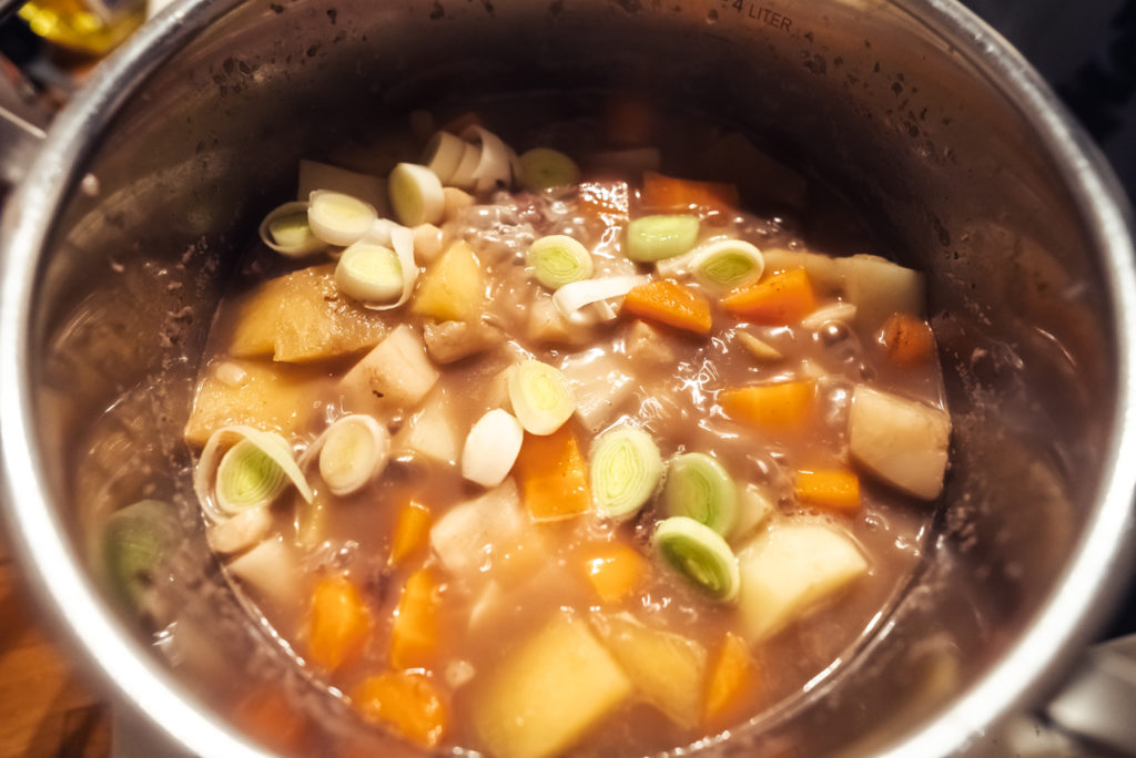 cooking norwegian lapskaus stew