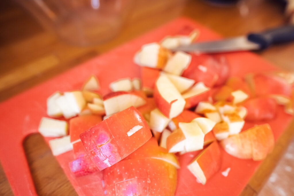 chopping apples