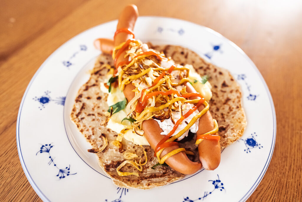 Swedish hotdogs (tunnsbrödrulle)on lomper