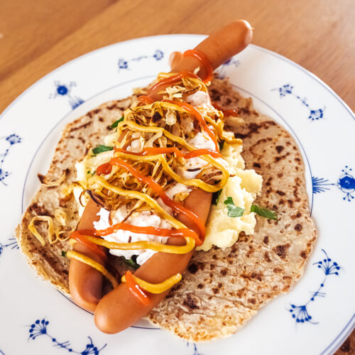 Tunnsbrödrulle Swedish hotdogs in lomper