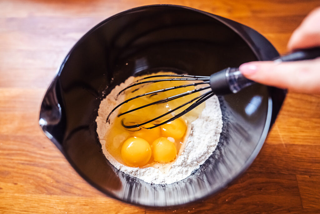 whisking pandekager batter