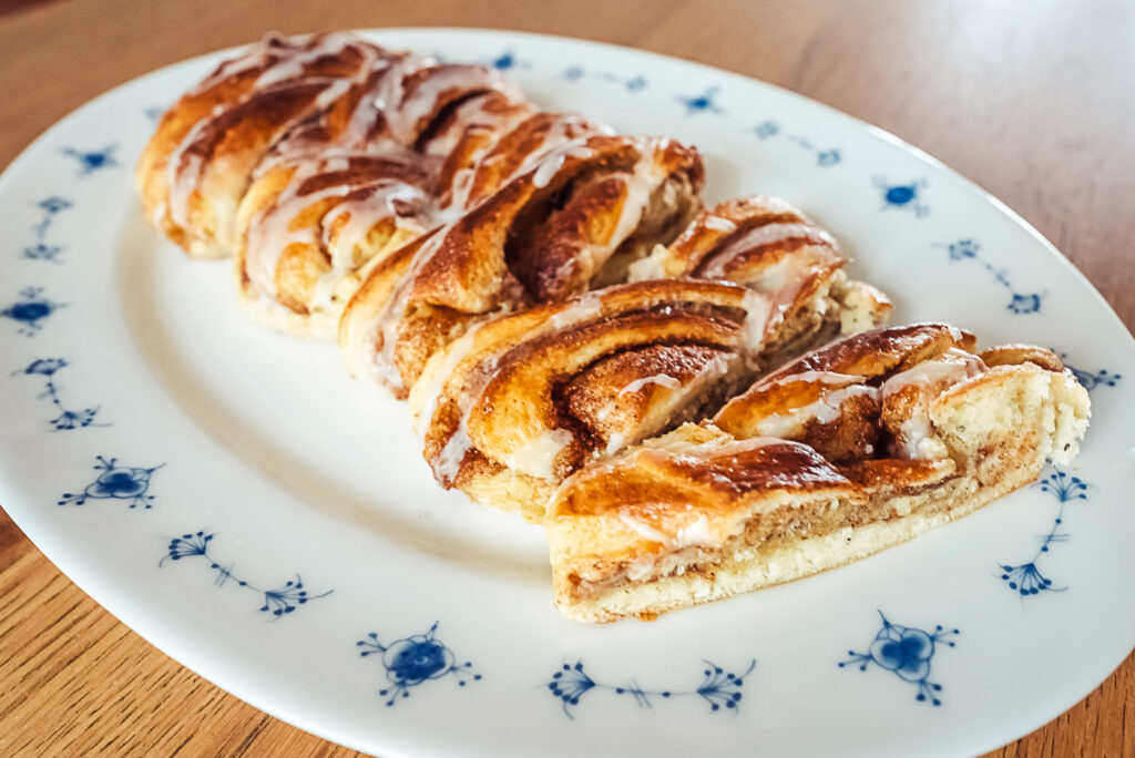 sliced kanelstang cinnamon twist
