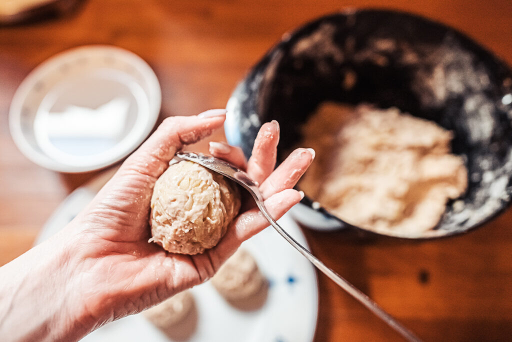 forming raspeballer in hand