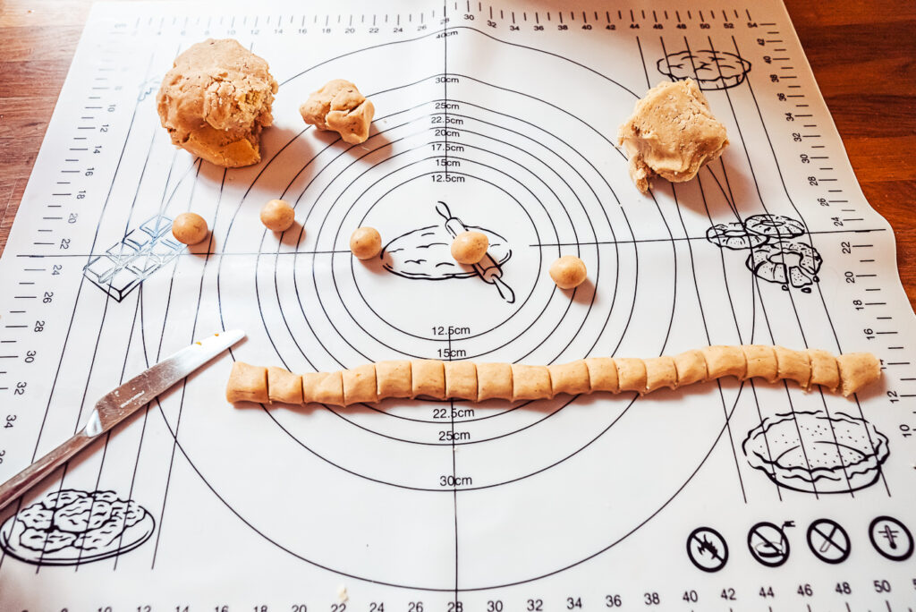 cutting pebernødder peppernuts cookies