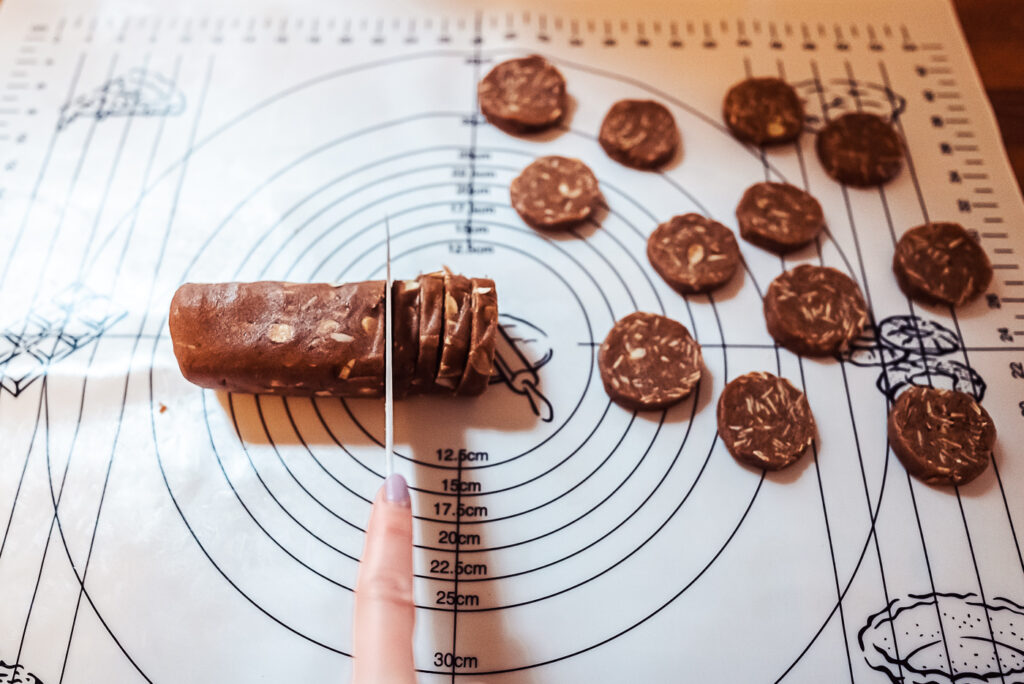slicing brunkager cookies