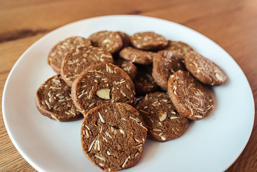 brunkakger danish christmas cookies on a plate