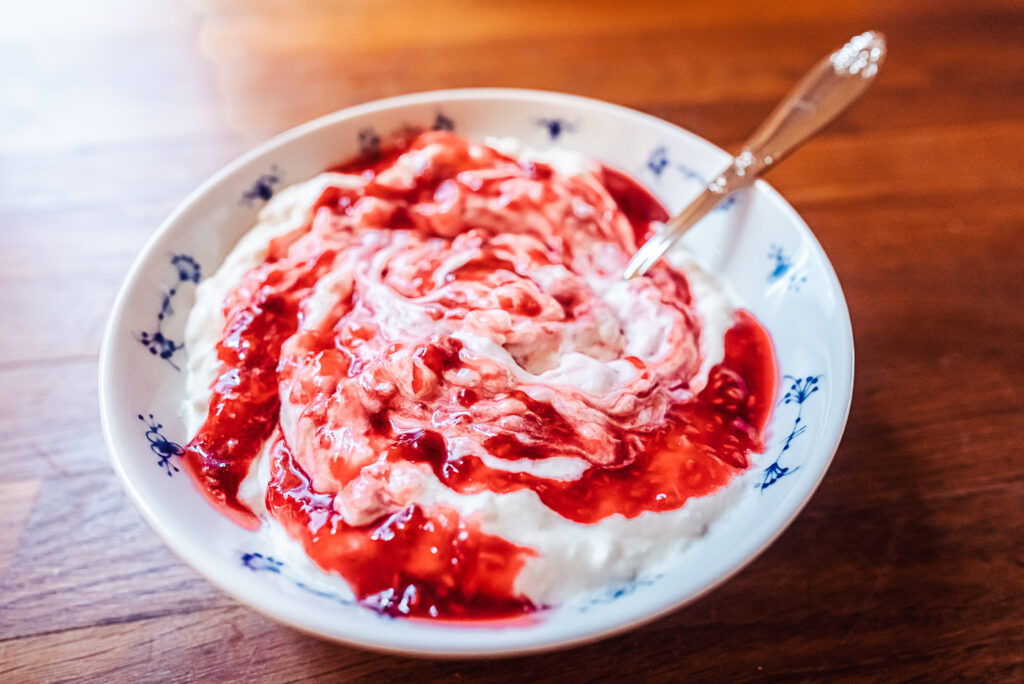 riskrem Norwegian rice pudding with raspberry sauce