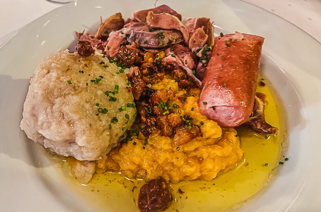 raspeballer at bien basar restaurant in bergen