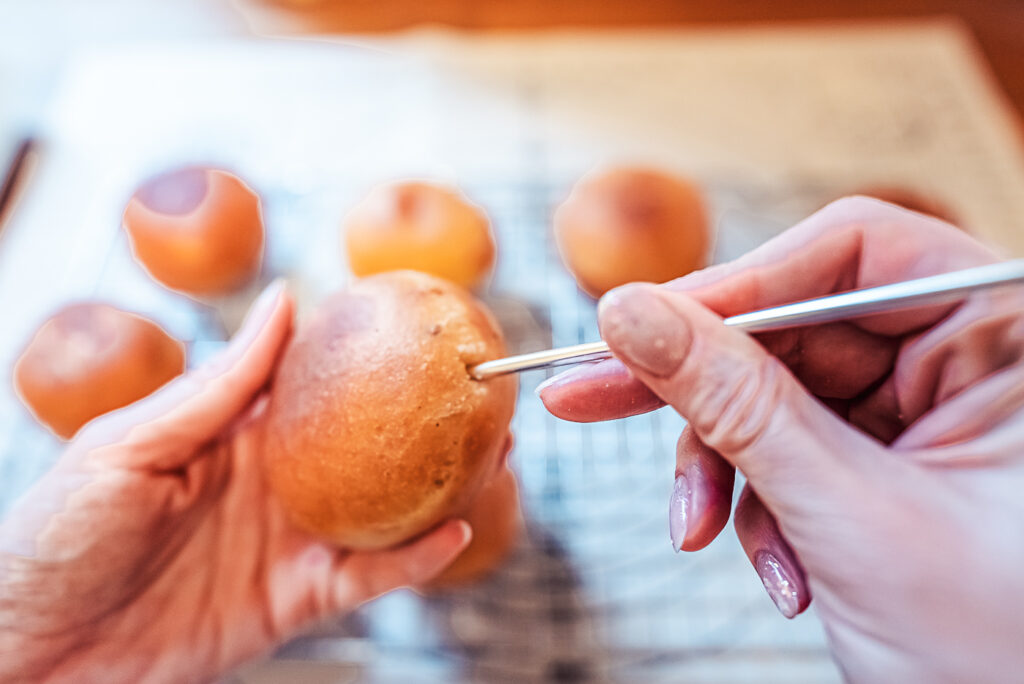 making hole to fill doughnut