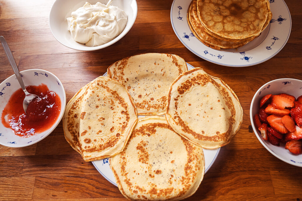 making a Swedish pancake cake