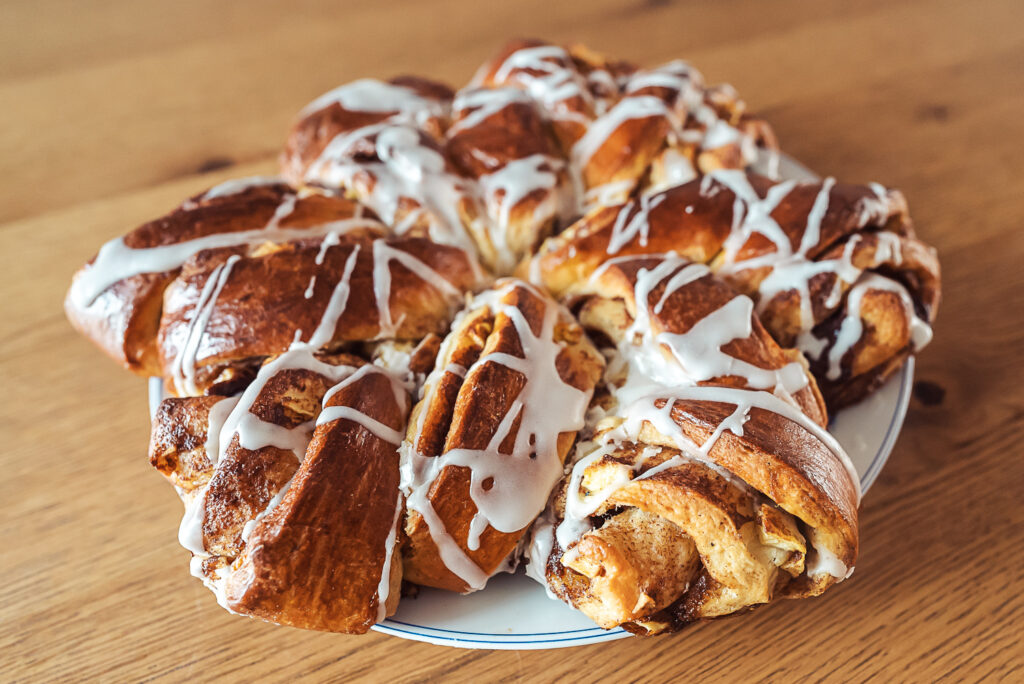 Norwegian apple kringle