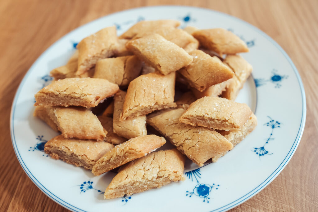 Swedish butter cookies (kolasnittar) served on a plate