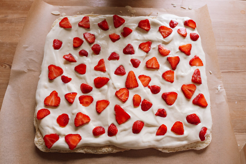 Norwegian budapestkake with strawberries